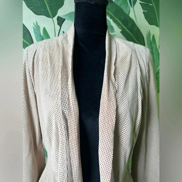 Cigno Nero Women’s Nude tan dye cut leather Blazer Jacket Size 38 fits Small - Picture 2 of 8